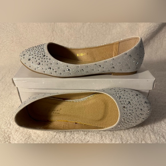 Iynx Brand shoes Silver with Rhinestones - Picture 3 of 15